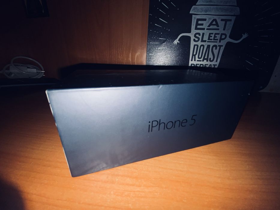 продам IPhone 5.