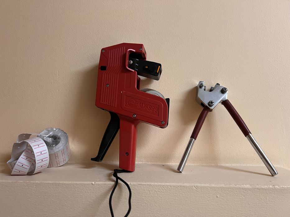 Этикет пистолет и пломбиратор