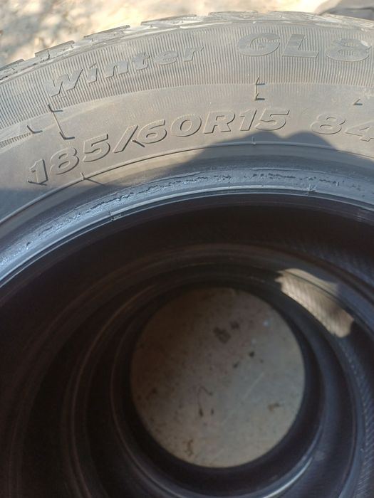 185/60 R 15  doua anvelope M+S