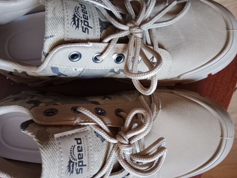 Мужские кроссовки р.41-42