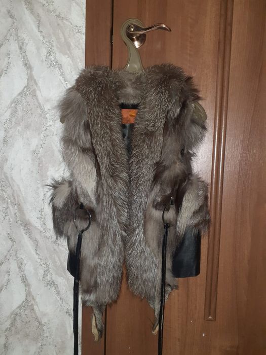 Продам меховую жилетку