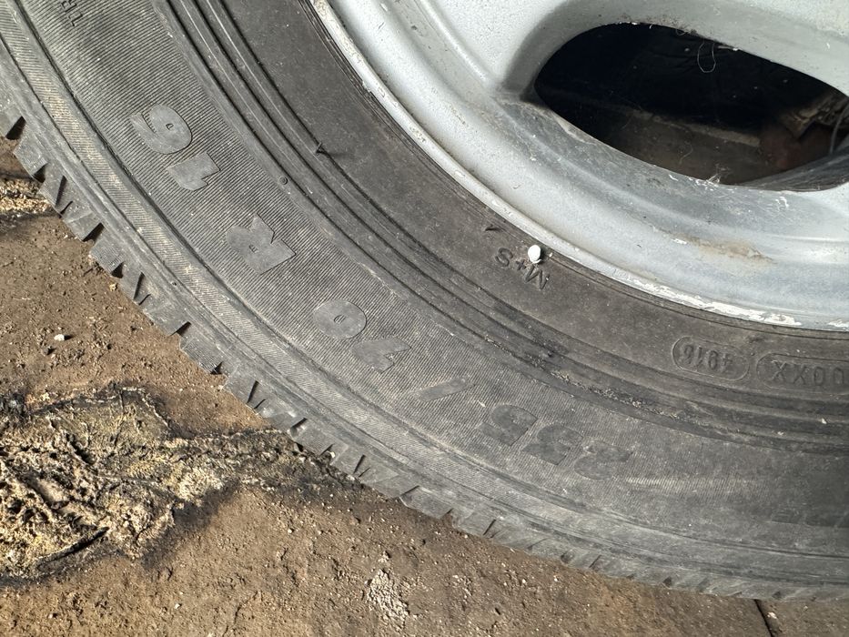Резина 235/70/R16 запаска