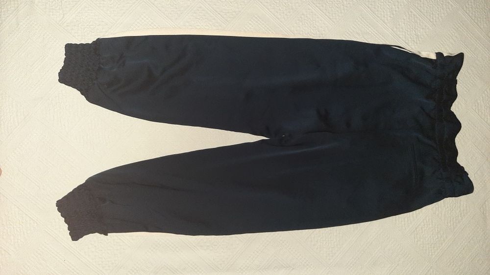 Pantaloni  marimea 38, material subtire si usor
Dim talie 38 cm x 2,