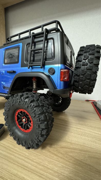 Радиоуправляемая машинка