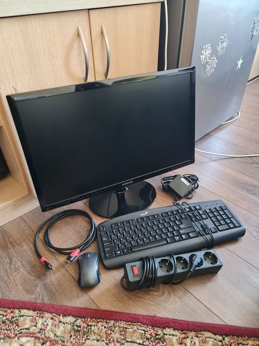 Монитор Самсунг 24 дюйм.