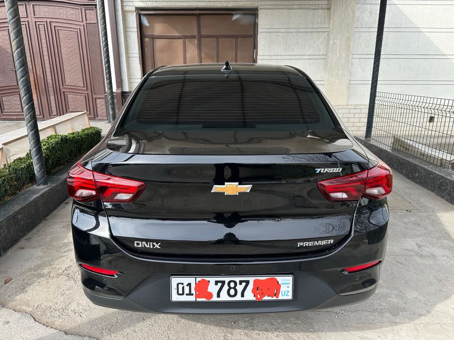 Chevrolet Onix Premier - 1 хозяин в идеальном состоянии срочно