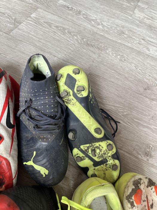 Vand ghete de fotbal diferite marci si marimi