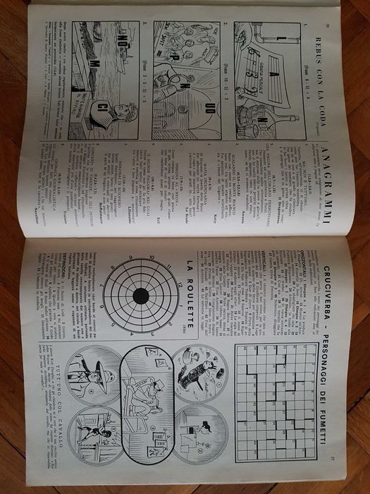 Италиански речници, книжка с кръстословици, списания за дизайн и мода