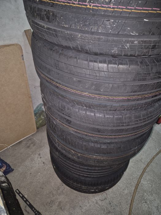 Continental  215/60 R17 c
