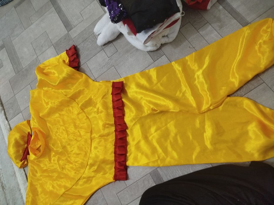 Продам детский новогодние одежды