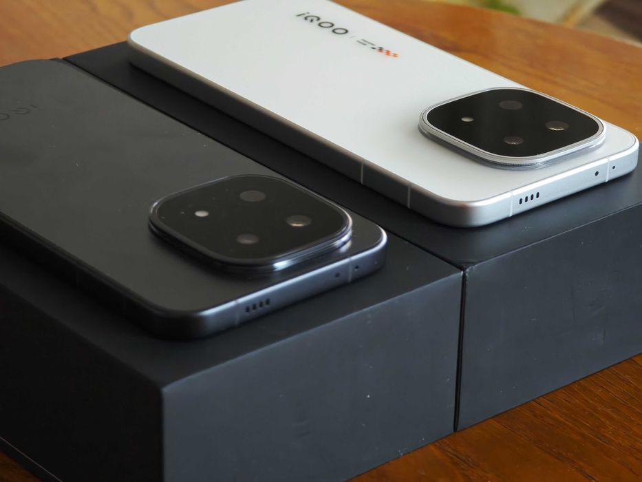 Нови Vivo iQoo 15 16/512 - SD8 Elite Gen5; 6.85";7000mAh 100w; 3x50mpx