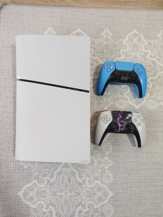Vând PS 5 Slim + doua controllere!