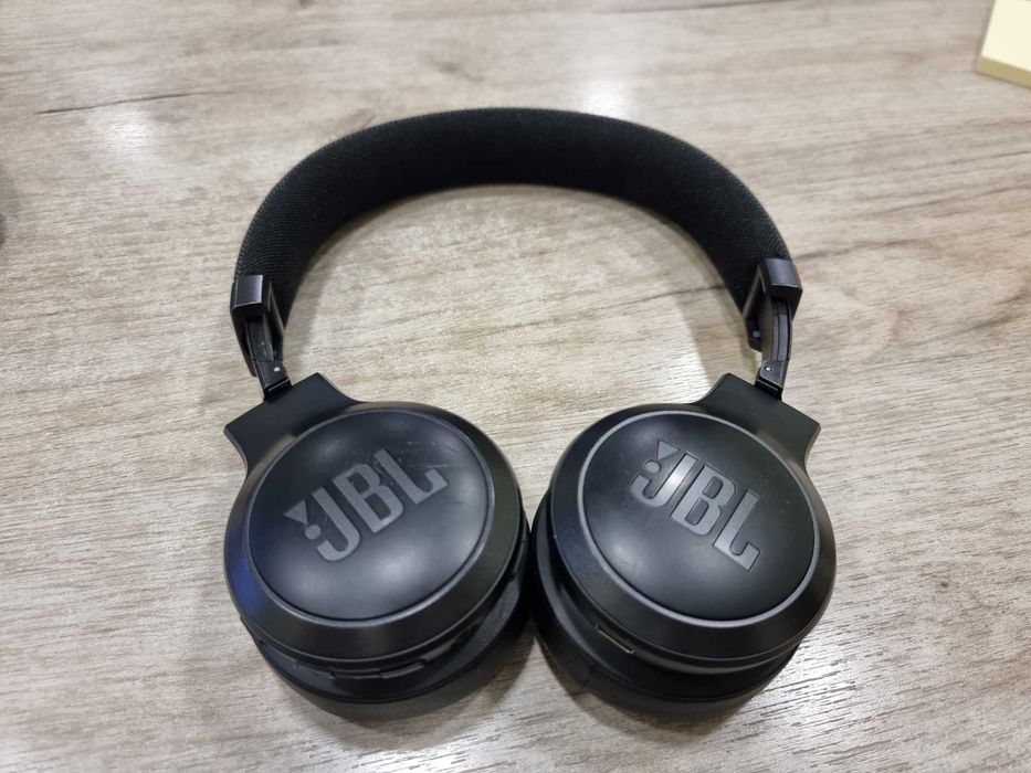 Безжични слушалки JBL LIVE 670NC