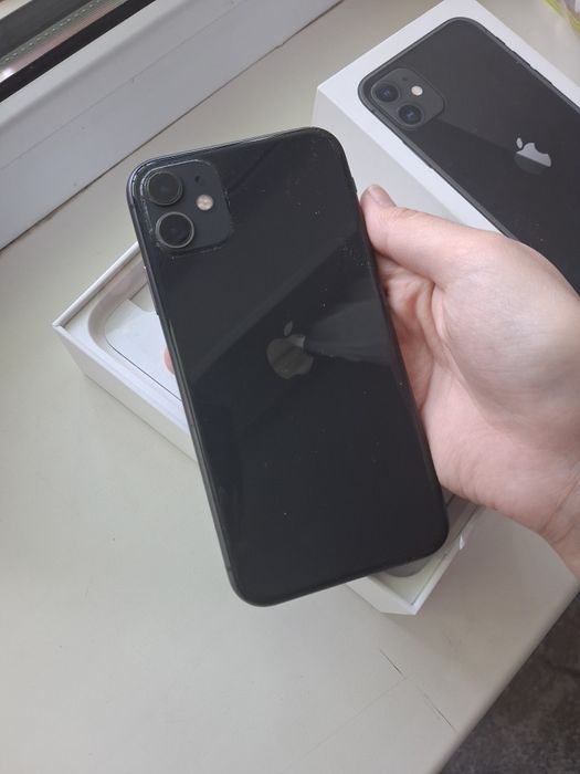 Продам Айфон 11.