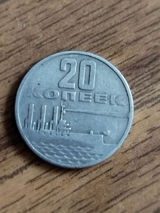 Продаются юбилейные монеты 50 лет СССР.