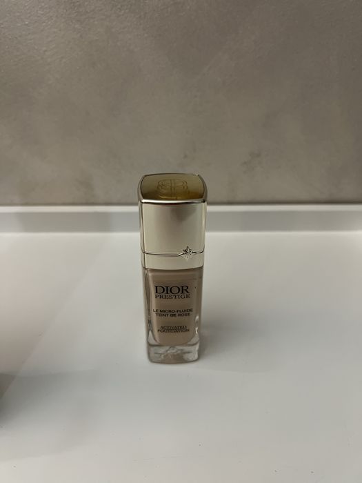 Fond de ten Dior