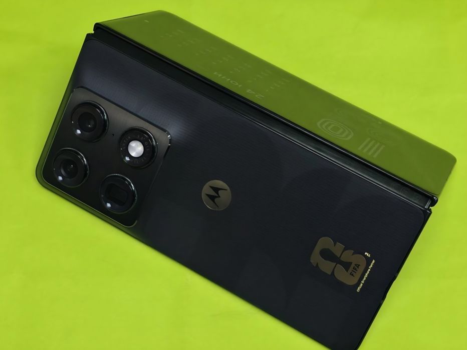 КАТО НОВ 512GB Motorola razr Fold (Fifa world cup 2026) 5G Yettel Гаранция 2029 Black / Черен