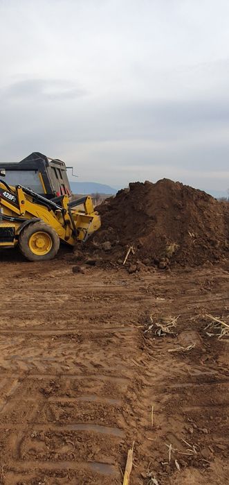 Vând pământ vegetal