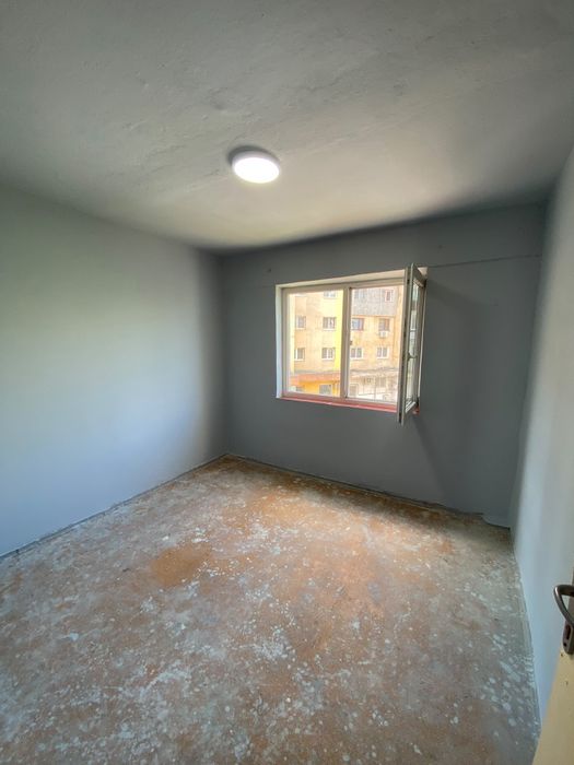 Vând apartament cu 2 camere in Huedin