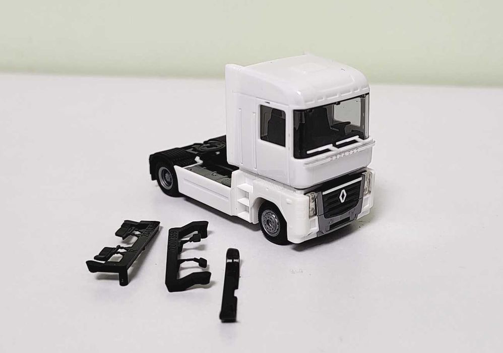 macheta camion cap tractor Renault Magnum Herpa scara 1:87 diorama H0
