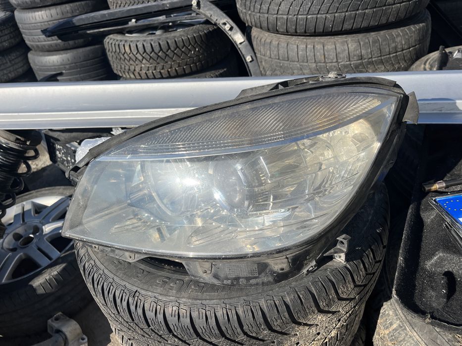 Фар Mercedes C klass 2010