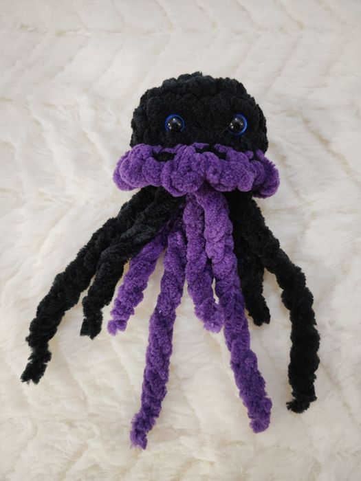 Медуза - плетени плюшени играчки