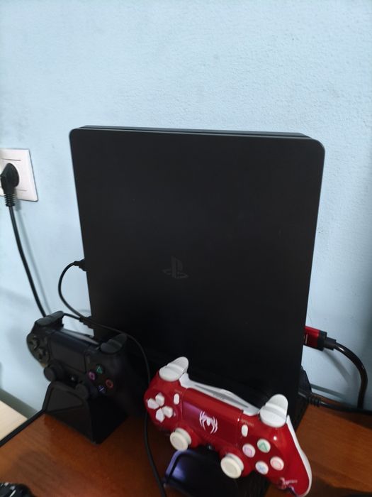 PS 4 SLIM 512GB.