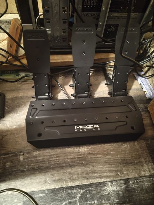 ПРОДАВАМ – Moza R5 Bundle++!