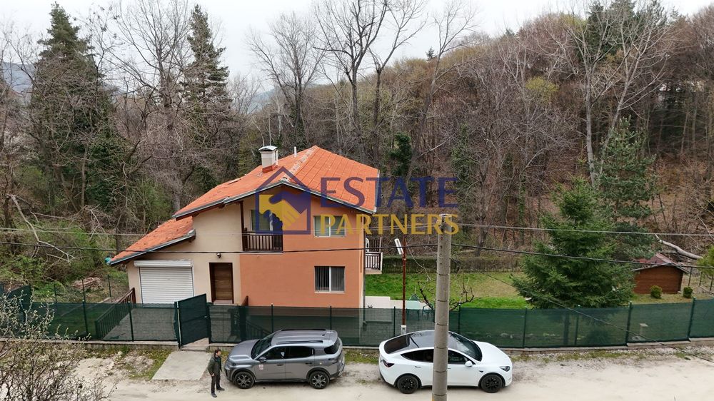 Къща в Пловдив, област-с.Гълъбово площ 186 цена 298000