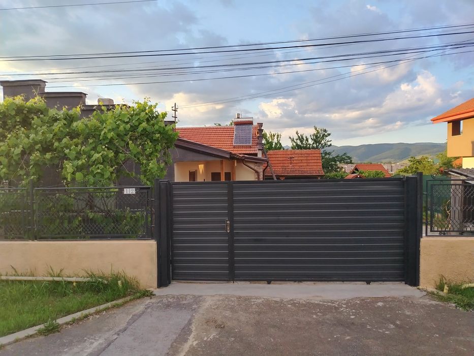 Vând casa în Simeria