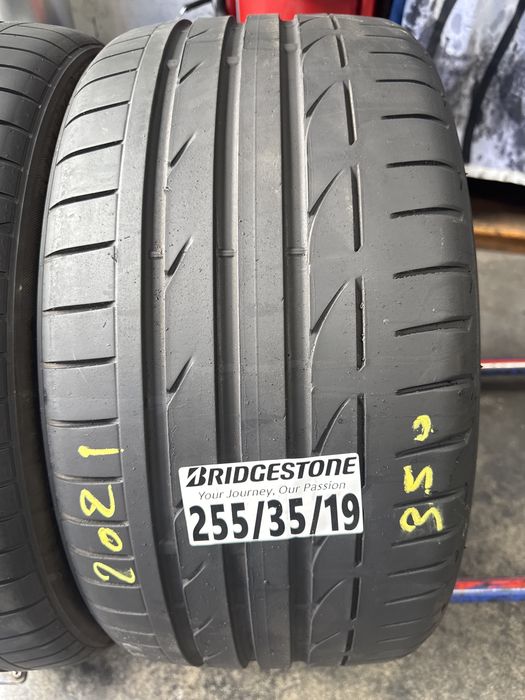 255/35/19 Bridgestone