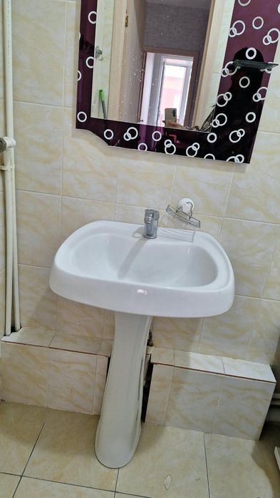 Раковина,зеркало в ванну и унитаз за все 15000