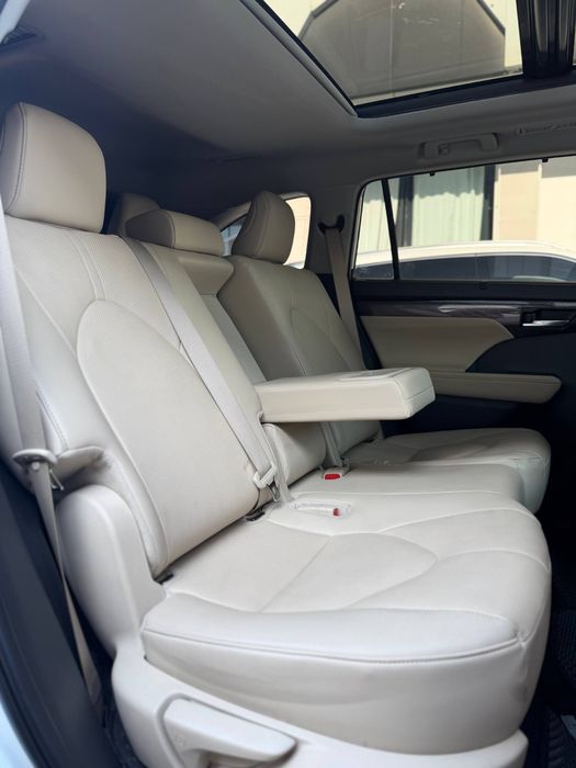 Toyota Highlander 2024 — 7