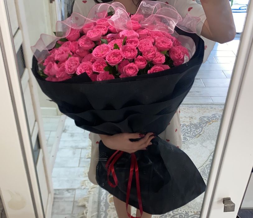 Куставые розы розывый
