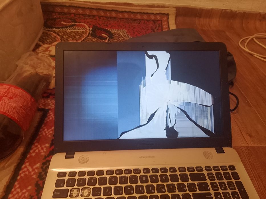 Ноут продам на запчасти