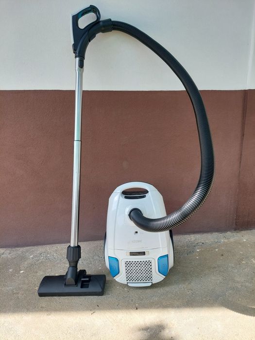 Vând aspirator koenic în stare perfectă! ( 4 saci de rezervă, noi)