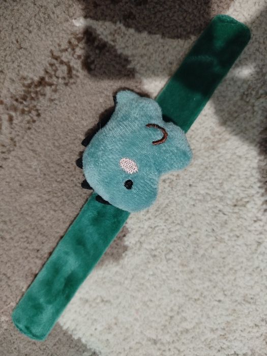 Игрушки детские на кисти.