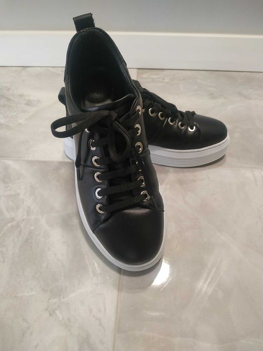 Дизайнерски дамски кецове Nine West. Намалена цена само 79.00 лв.