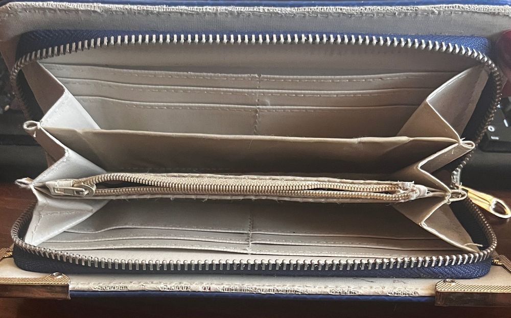 Лачен дамски портфейл