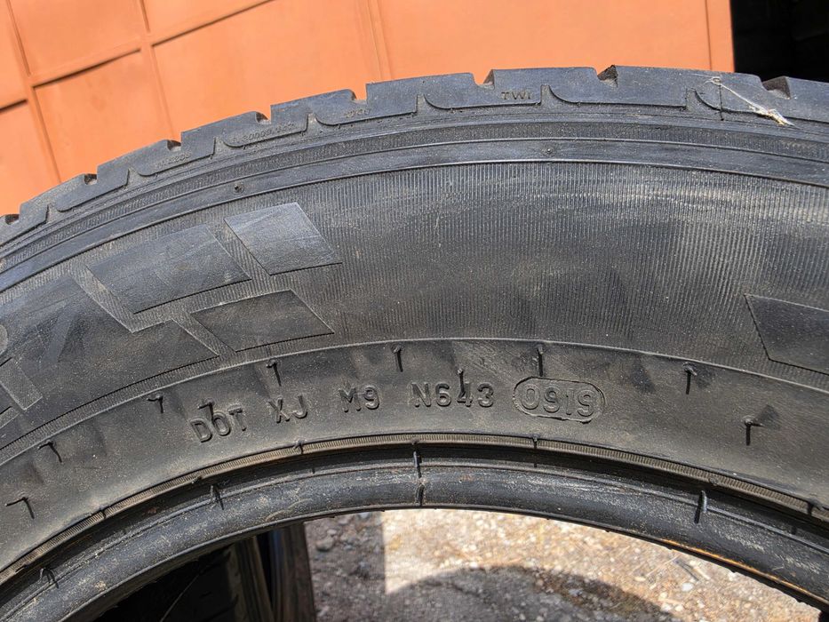 4 бр. гуми за бус 205/65/16C Pirelli 6-6,5 mm DOT 0919