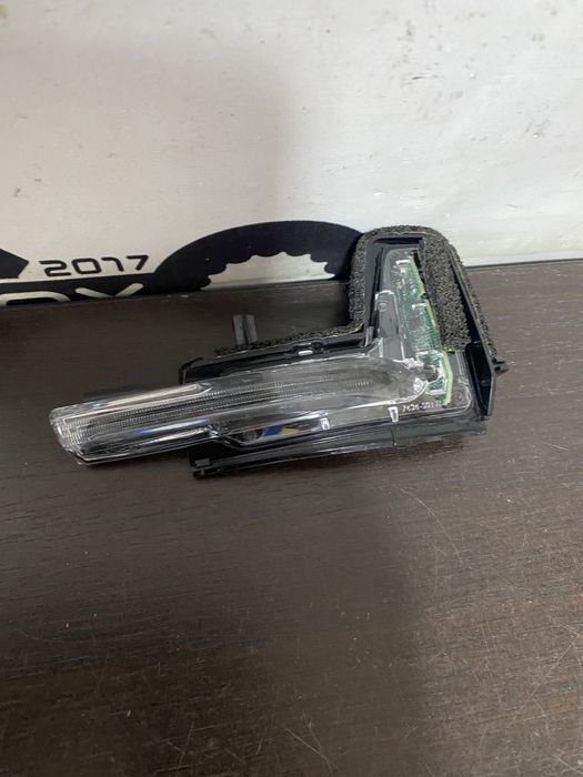 Semnal oglinda led dreapta Volvo XC60 an 2016-2020