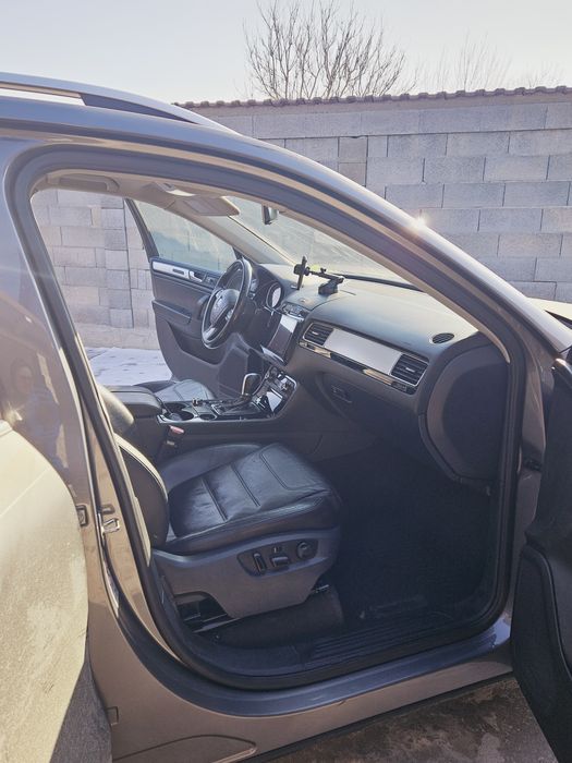 Vand vw touareg  din 2010 nu fac schimb