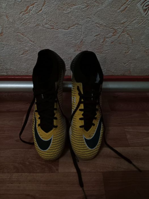 Футбольные бутсы