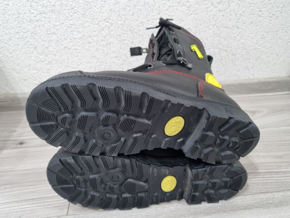 Bocanci pompieri Haix