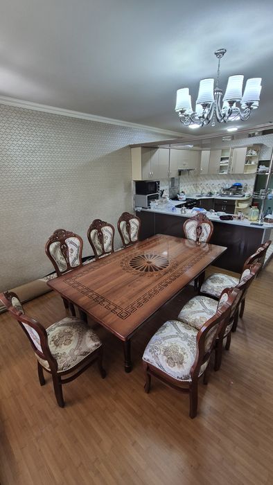 Стол для гостинной