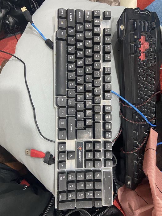 Продам колонки руль и клавиатуры