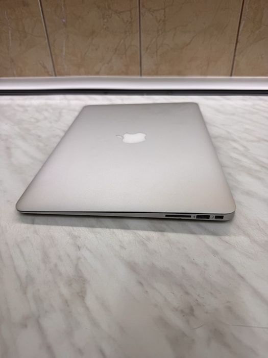 Macbook Air 2017-8gram-ssd128 preț fix 600 lei