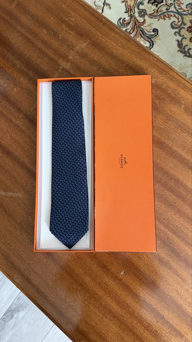Продам оригинальный галстук Hermes