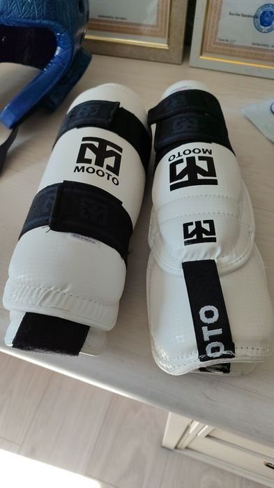 Спорттық киімдер сатылады