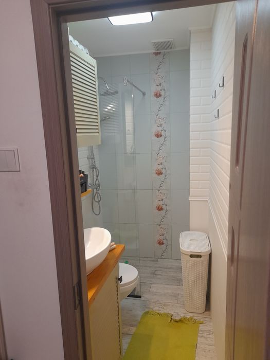 Inchiriez apartament